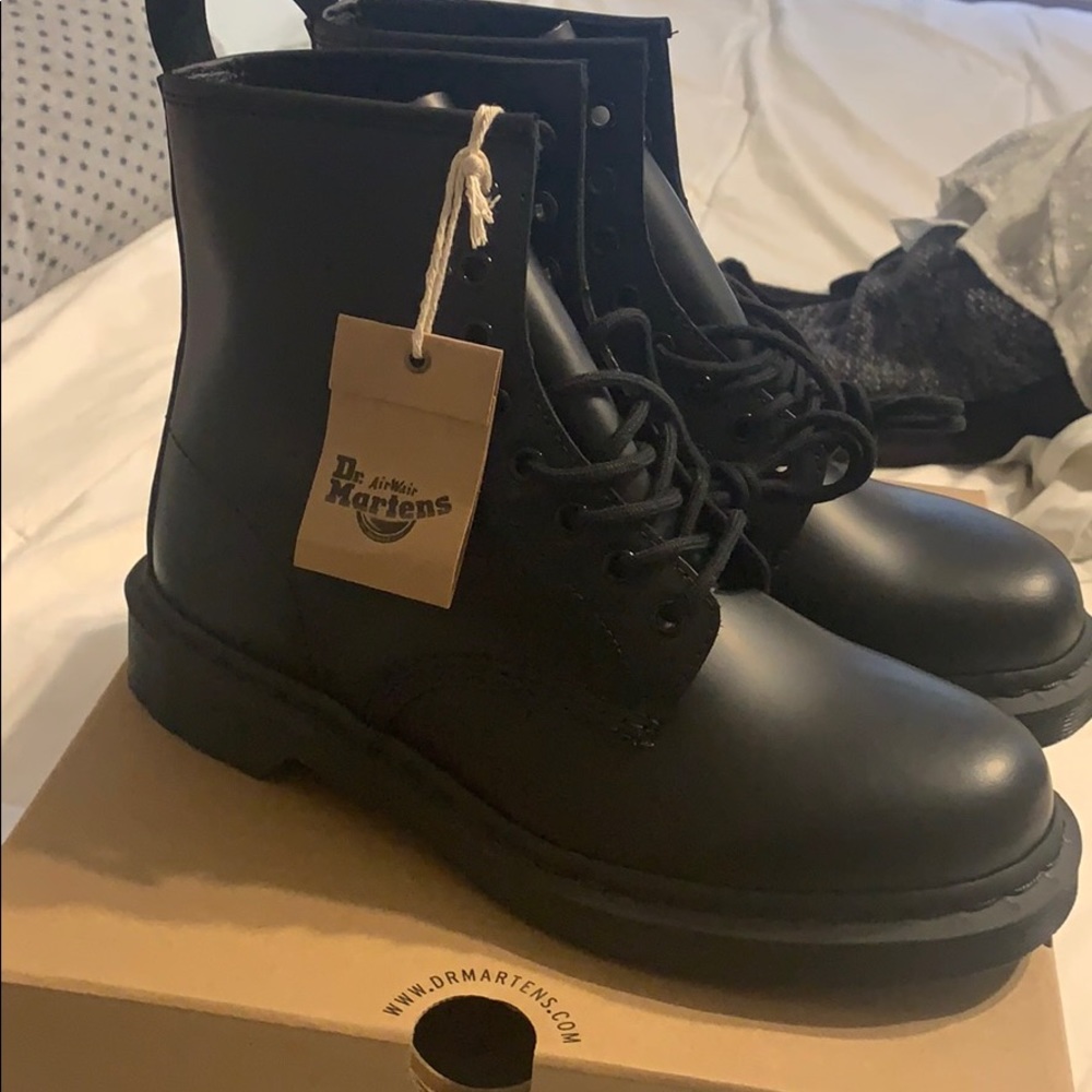 Dr. Martens Mono 1460 Boots